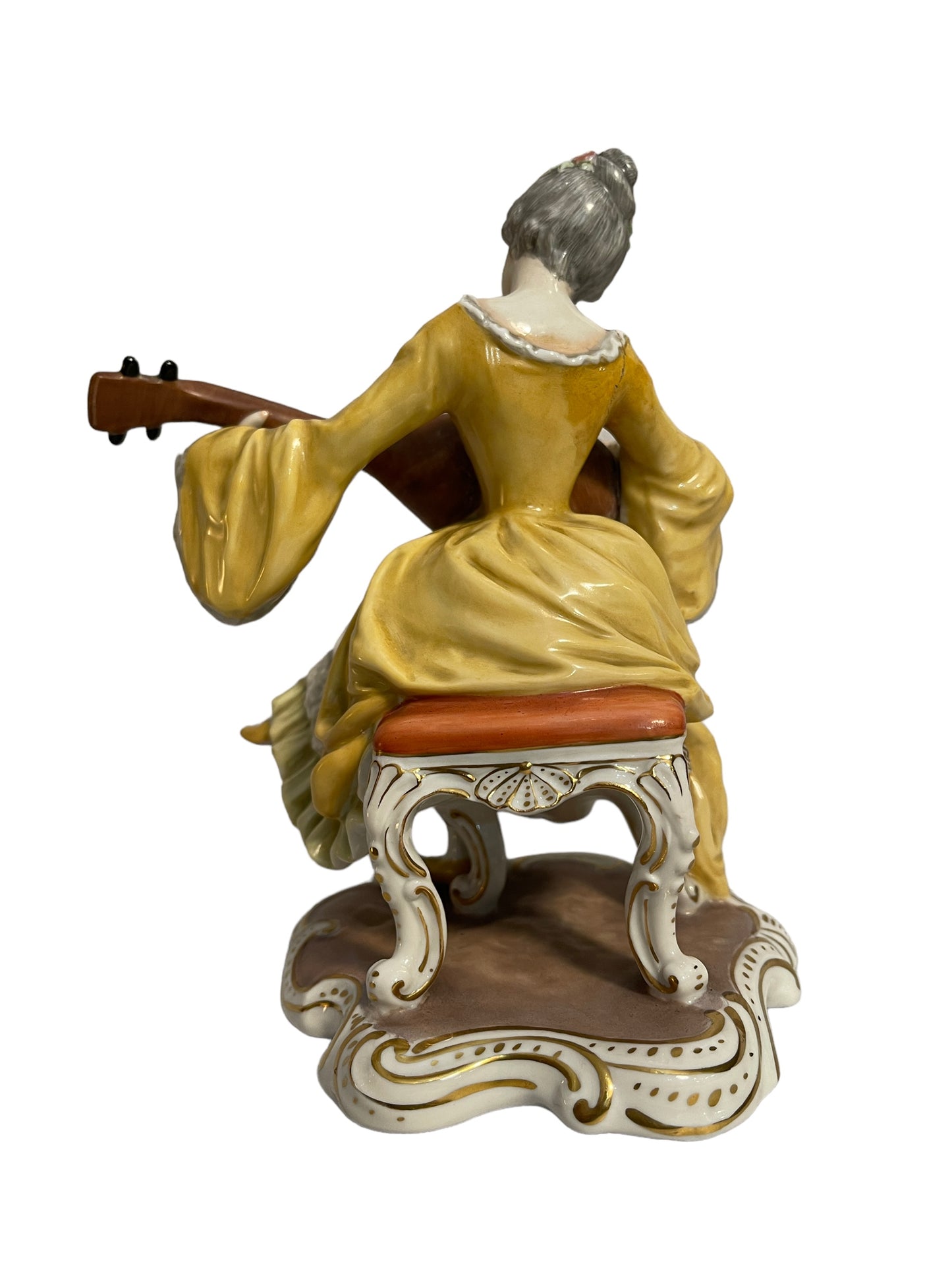 Statuina in ceramica, Dama che suona, fine XIX secolo, Capodimonte Ginori