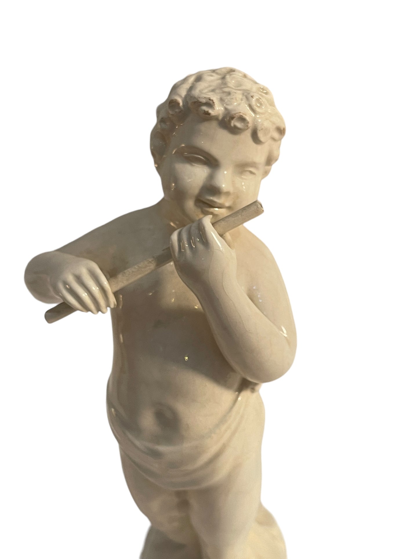 Statuina in ceramica bianca, fanciullo che suona, XX secolo