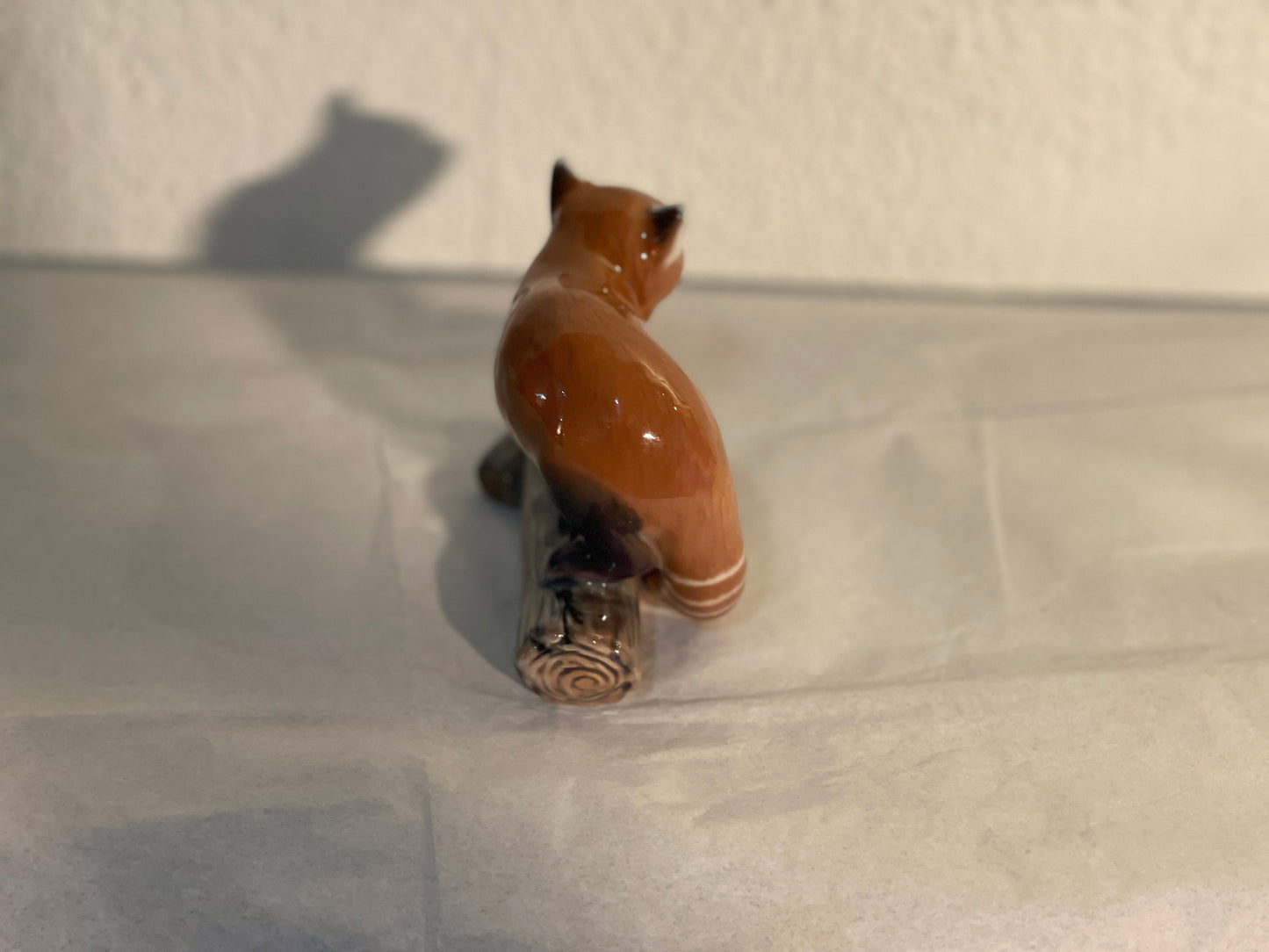 Ceramica vintage royal copenhagen 1995 limited edition , soggetto procione su tronco di legno. N. 151/5000. Dimensioni: H.8.5 cm B.11.5 cm