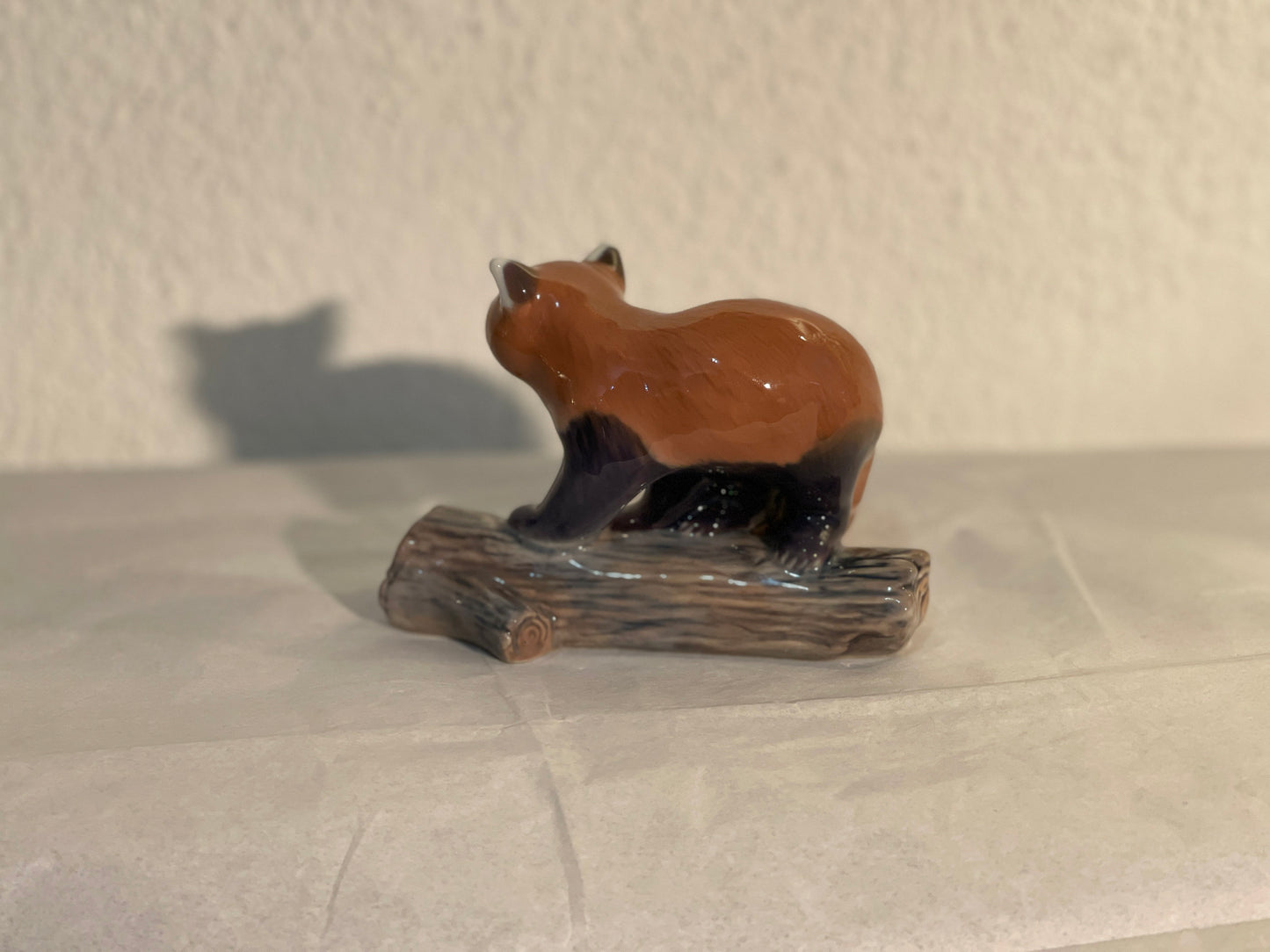 Ceramica vintage royal copenhagen 1995 limited edition , soggetto procione su tronco di legno. N. 151/5000. Dimensioni: H.8.5 cm B.11.5 cm