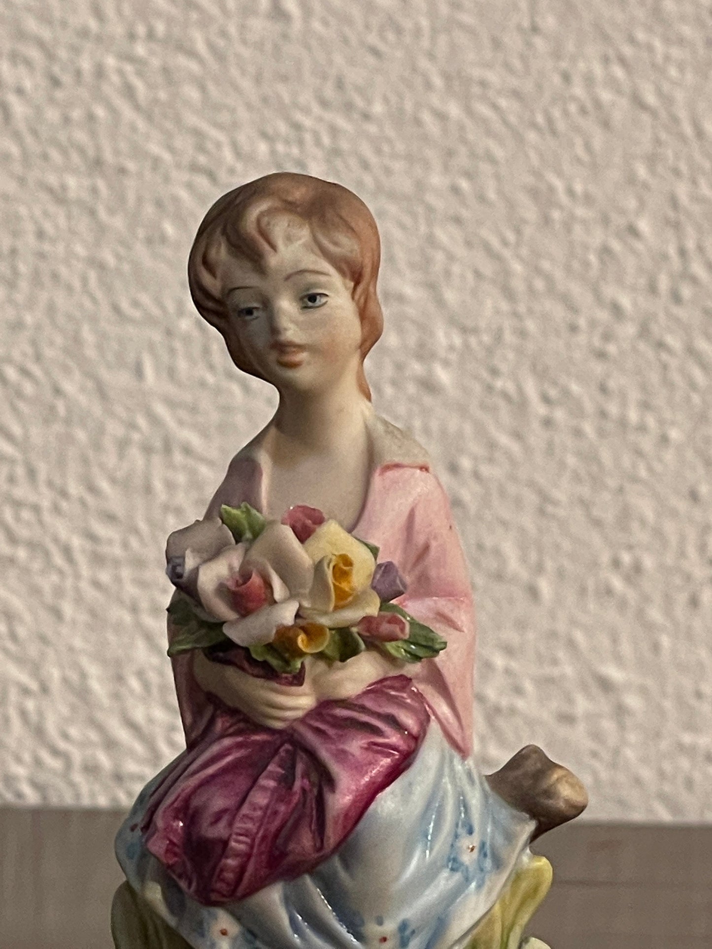 Ceramica Capodimonte vintage raffigurante “Bambina”, altezza 16 cm