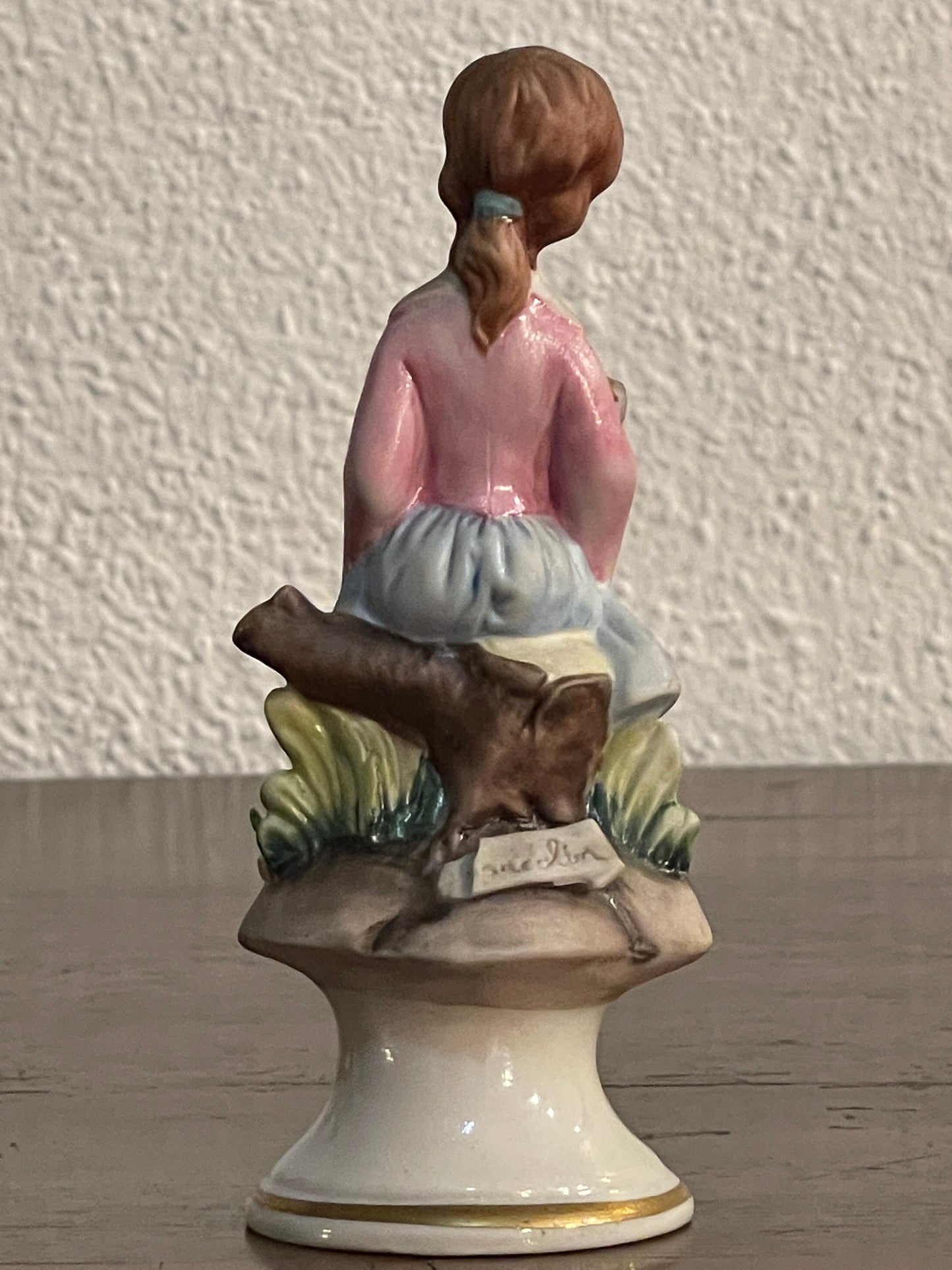 Ceramica Capodimonte vintage raffigurante “Bambina”, altezza 16 cm