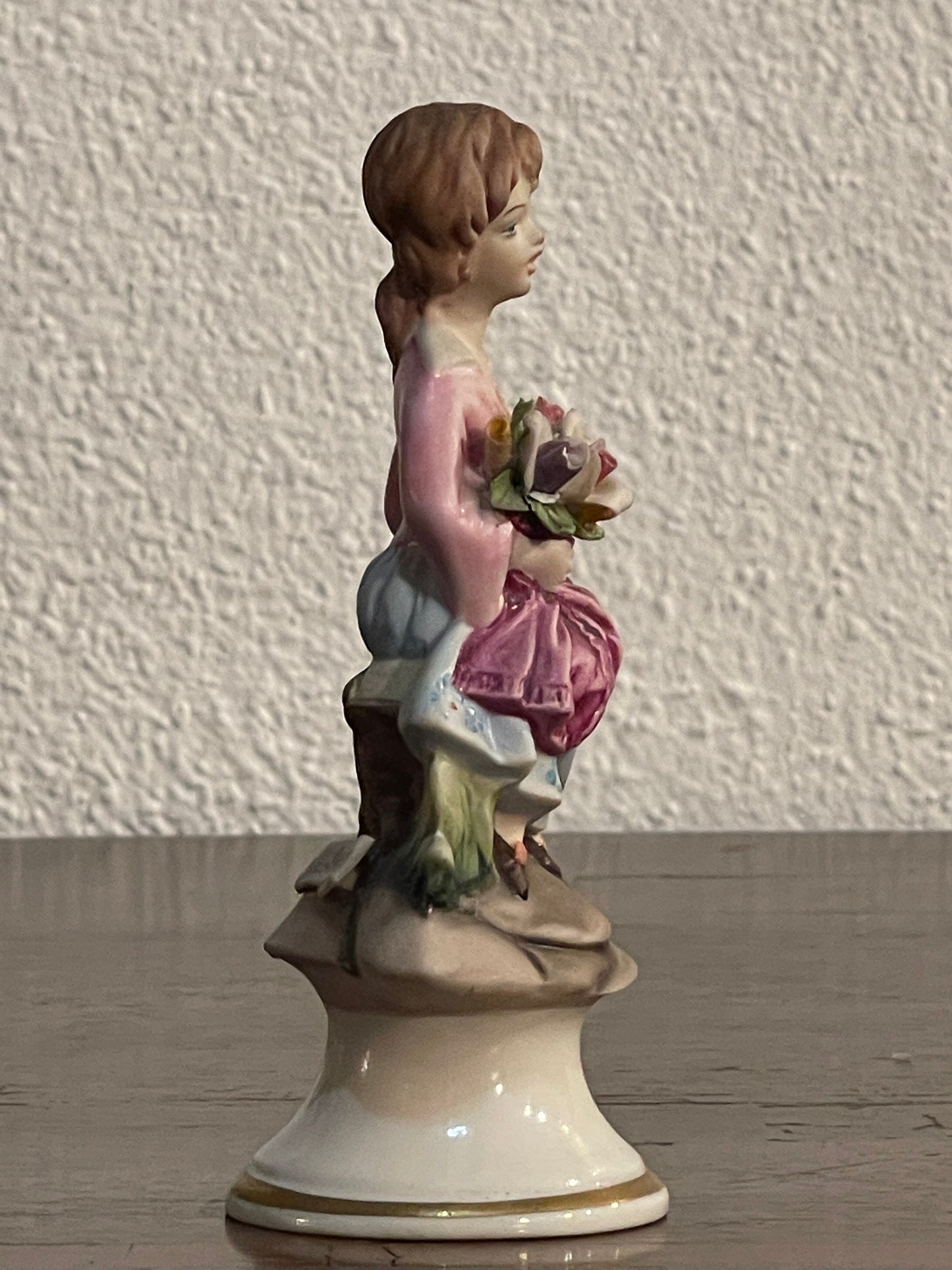 Ceramica Capodimonte vintage raffigurante “Bambina”, altezza 16 cm