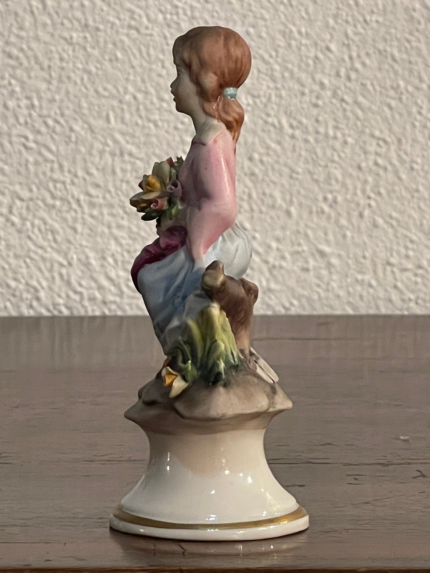 Ceramica Capodimonte vintage raffigurante “Bambina”, altezza 16 cm