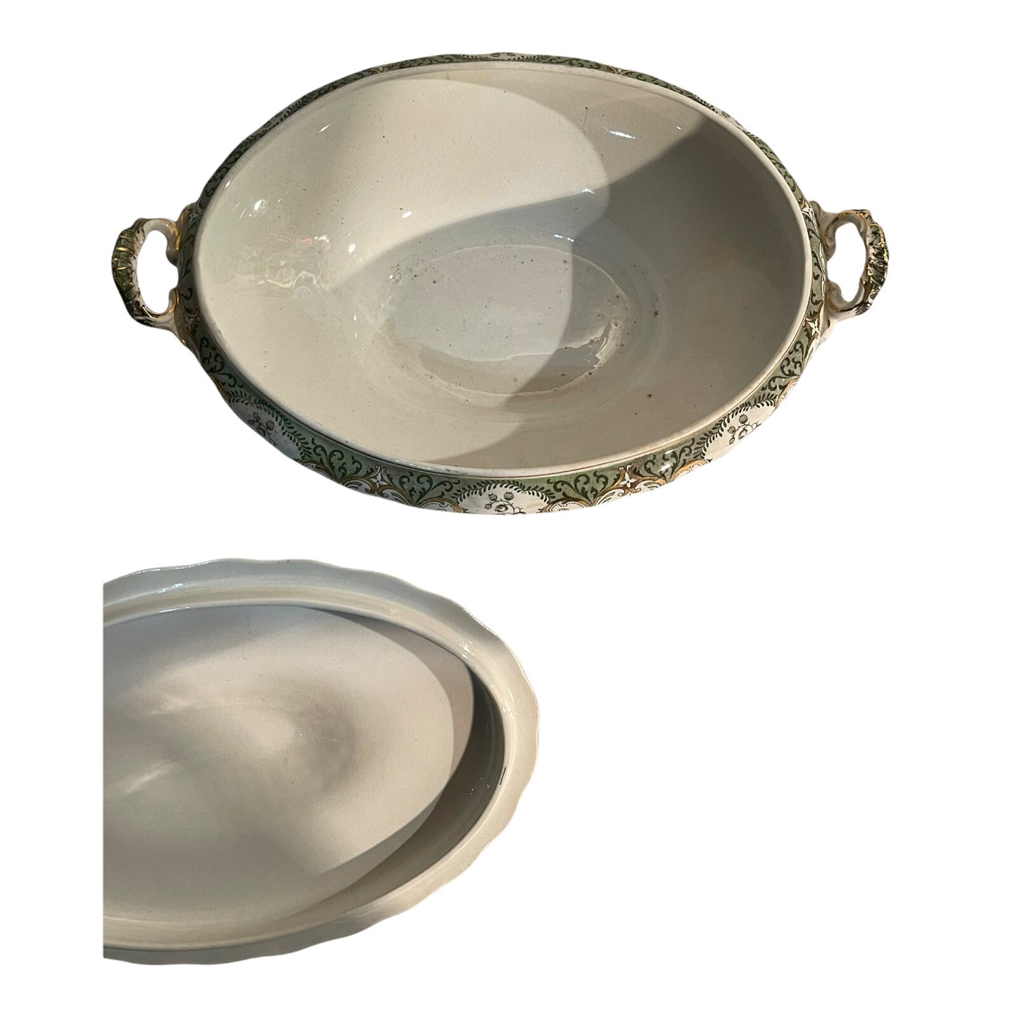 Zuppiera in ceramica, XX secolo, finemente decorata a mano