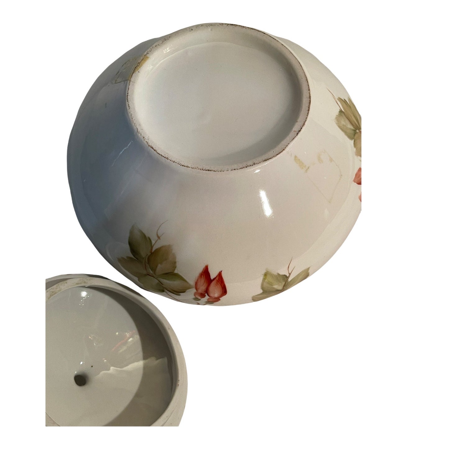 Zuppiera in ceramica, XX secolo, finemente decorata a mano, motivi floreali, firmata