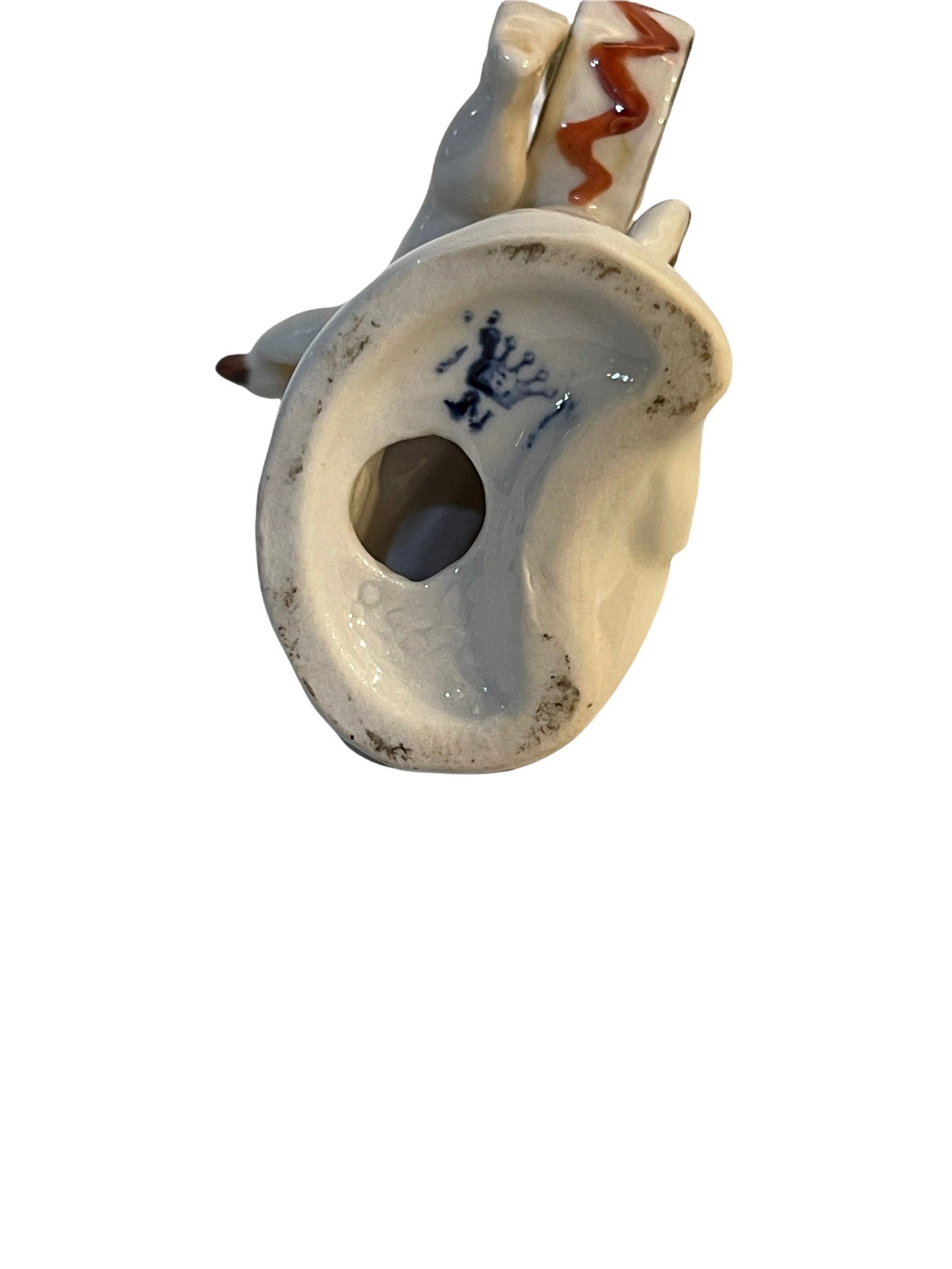 Ceramica Capodimonte, angioletto con tamburo, XX secolo