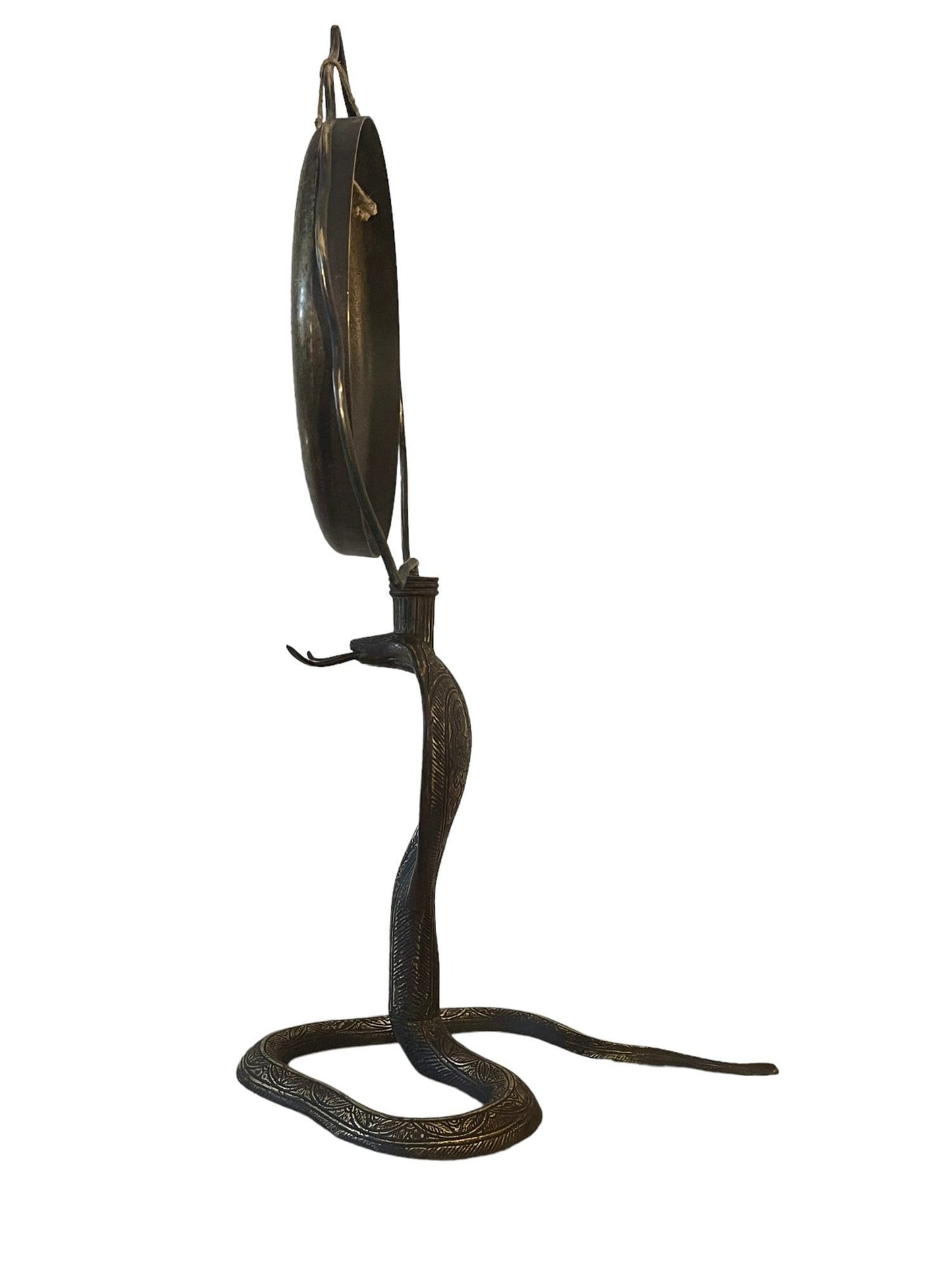 Gong orientale in bronzo, lavorazione a cobra