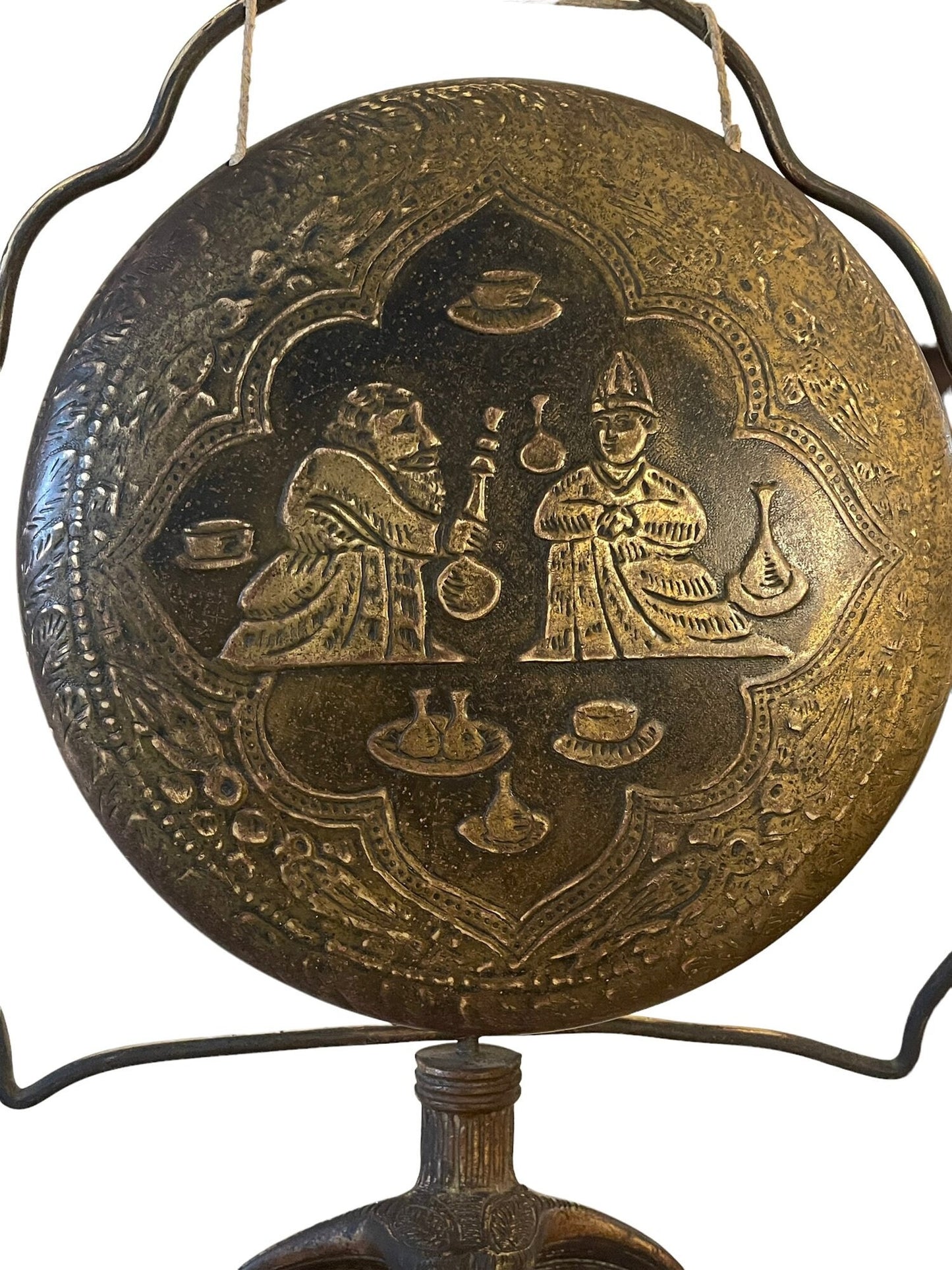 Gong orientale in bronzo, lavorazione a cobra