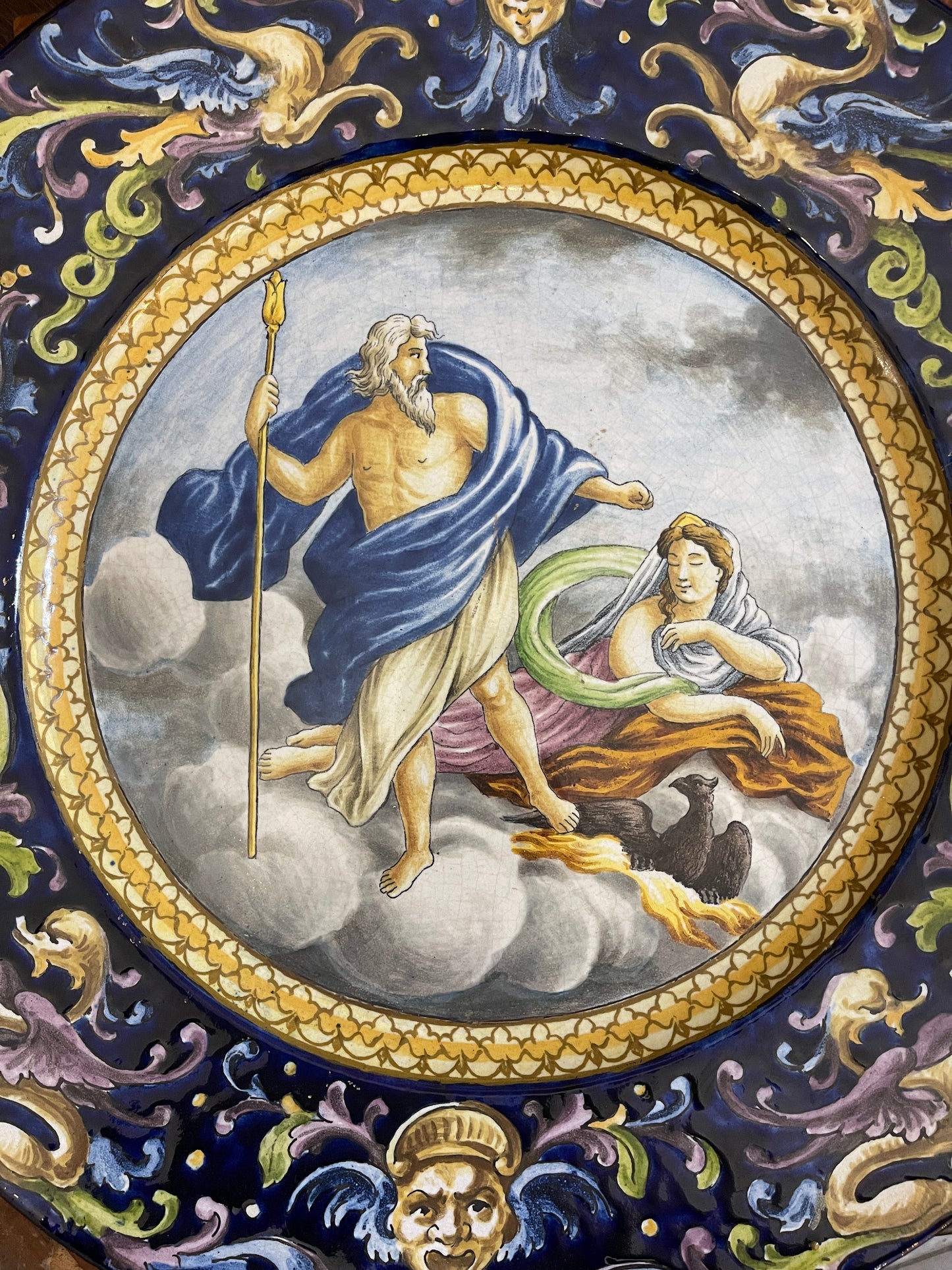 Piatto in ceramica decorato, XIX secolo, scena mitologica